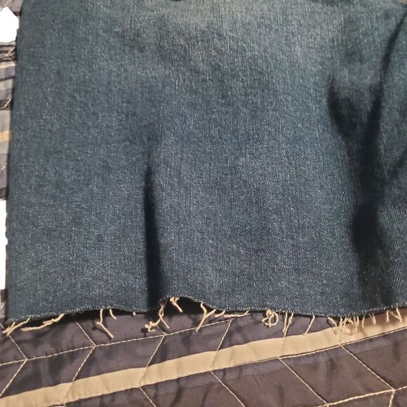 NEW Old Navy Plus Size 18 High Rise 7" Inseam Raw Hem Cut Off Shorts - Picture 3 of 10